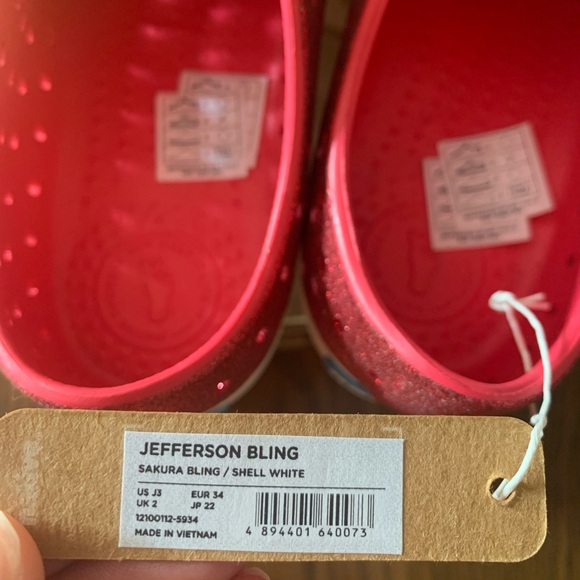 Brand new never worn Native shoes (J3/EU 34) - Picture 2 of 3